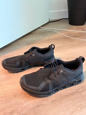 Oncloud black sneakers